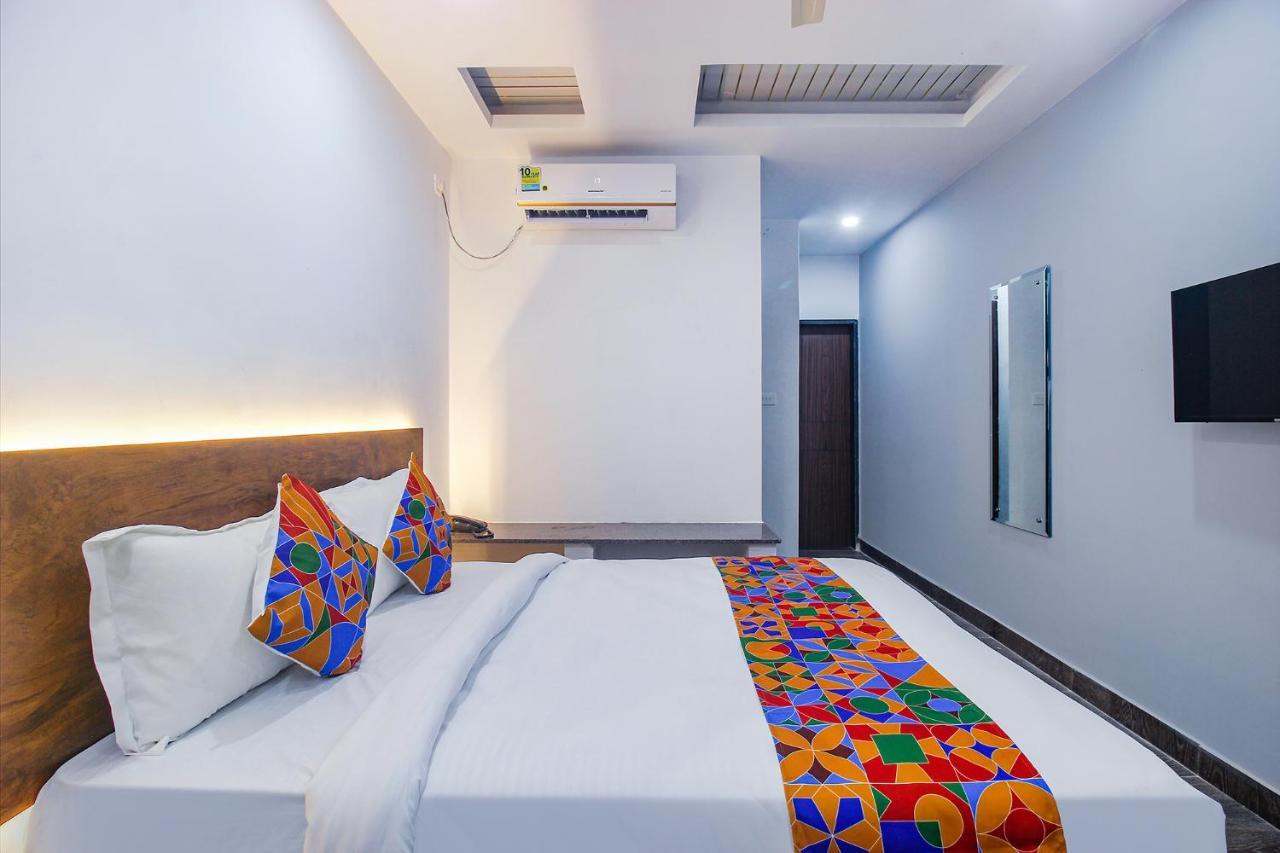 Fabhotel W Grand Suites - Nr Lanco Hills, Manikonda Hajdarábád Exteriér fotografie